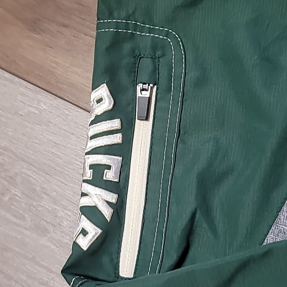 CARL BANKS MILWAUKEE BUCKS PULLOVER SWEATER SIZE MEDIUM MENS - Picture 5 of 9